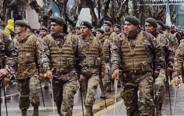 Desfile Cívico-Militar de San Isidro en homenaje al General Don José de San Martín